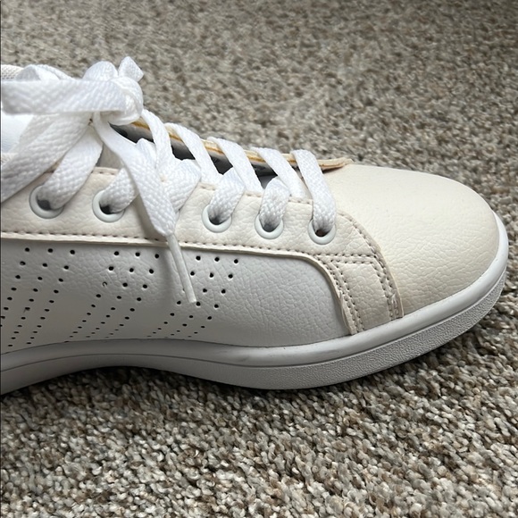 Adidas White Low-Top Sneakers Textured Leather - Picture 3 of 4